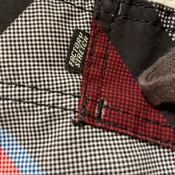 Billabong Red White Blue Black Board Shorts Swim Shorts Diagonal Stripes Size 34 - Picture 11 of 14